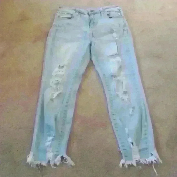 CELLO DISTRESSED/FRAYED HEM JEANS SIZE‎ 5 (JUNIORS) - Picture 1 of 16